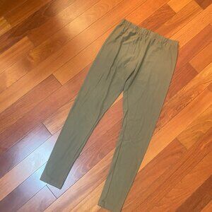 Basic Green Leggings size Medium